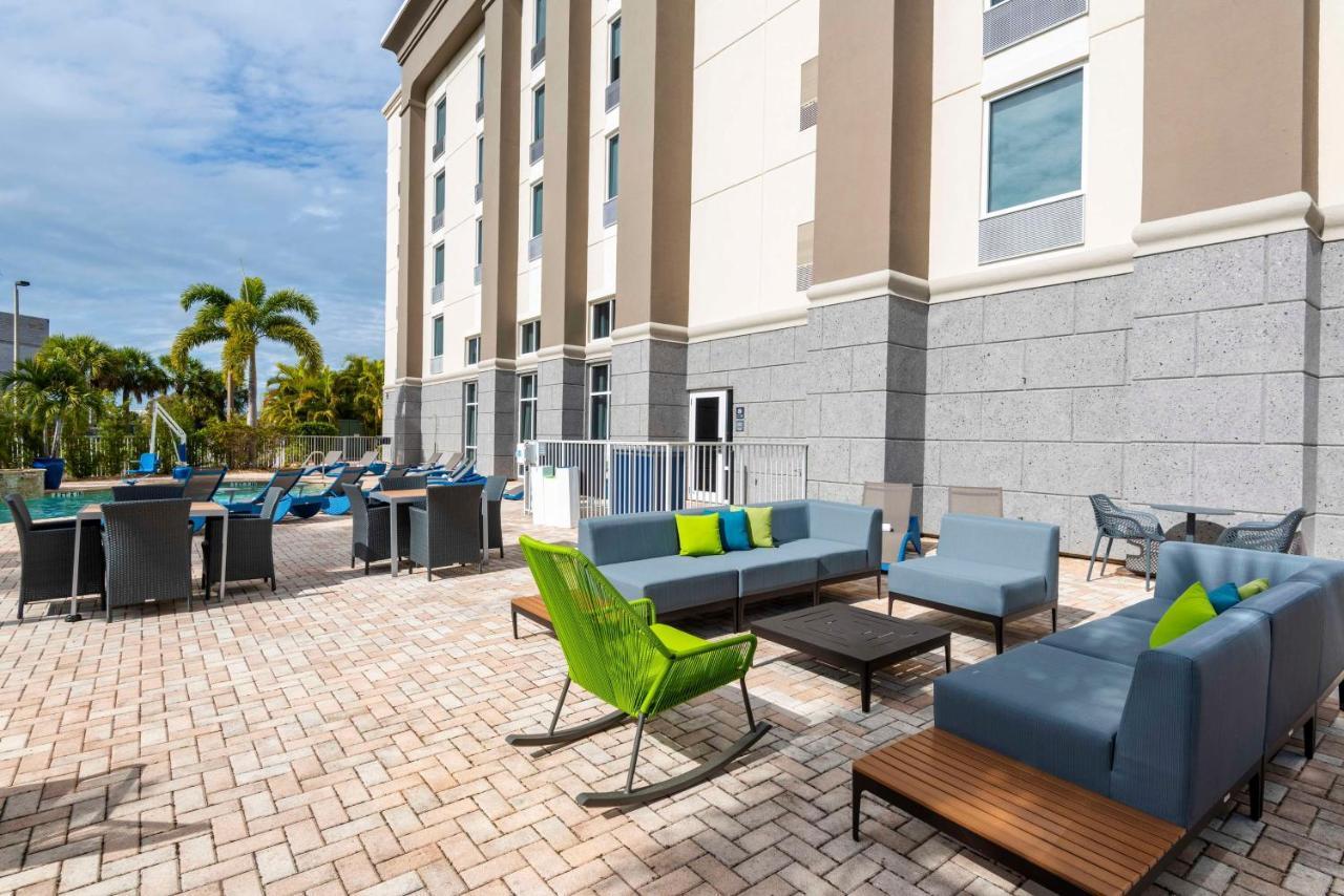 Hampton Inn & Suites Fort Myers-Colonial Boulevard Buitenkant foto